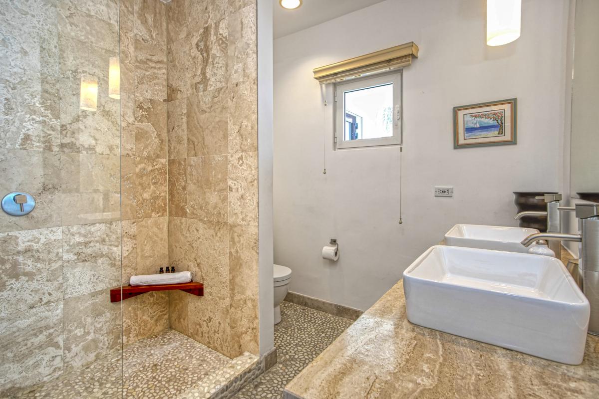 45_EtoiledeMer-Bathroom4_ villa 4 chambres piscine vue mer Cupecoy Saint Martin